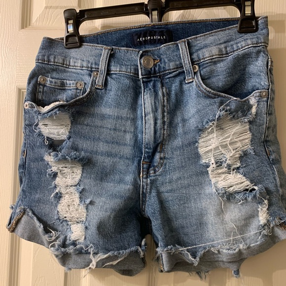 AEROPOSTALE MEDIUM WASH DISTRESSED ROLL CUFF HIGH RISE DENIM JEAN MOM SHORT SZ 4 - Picture 1 of 6